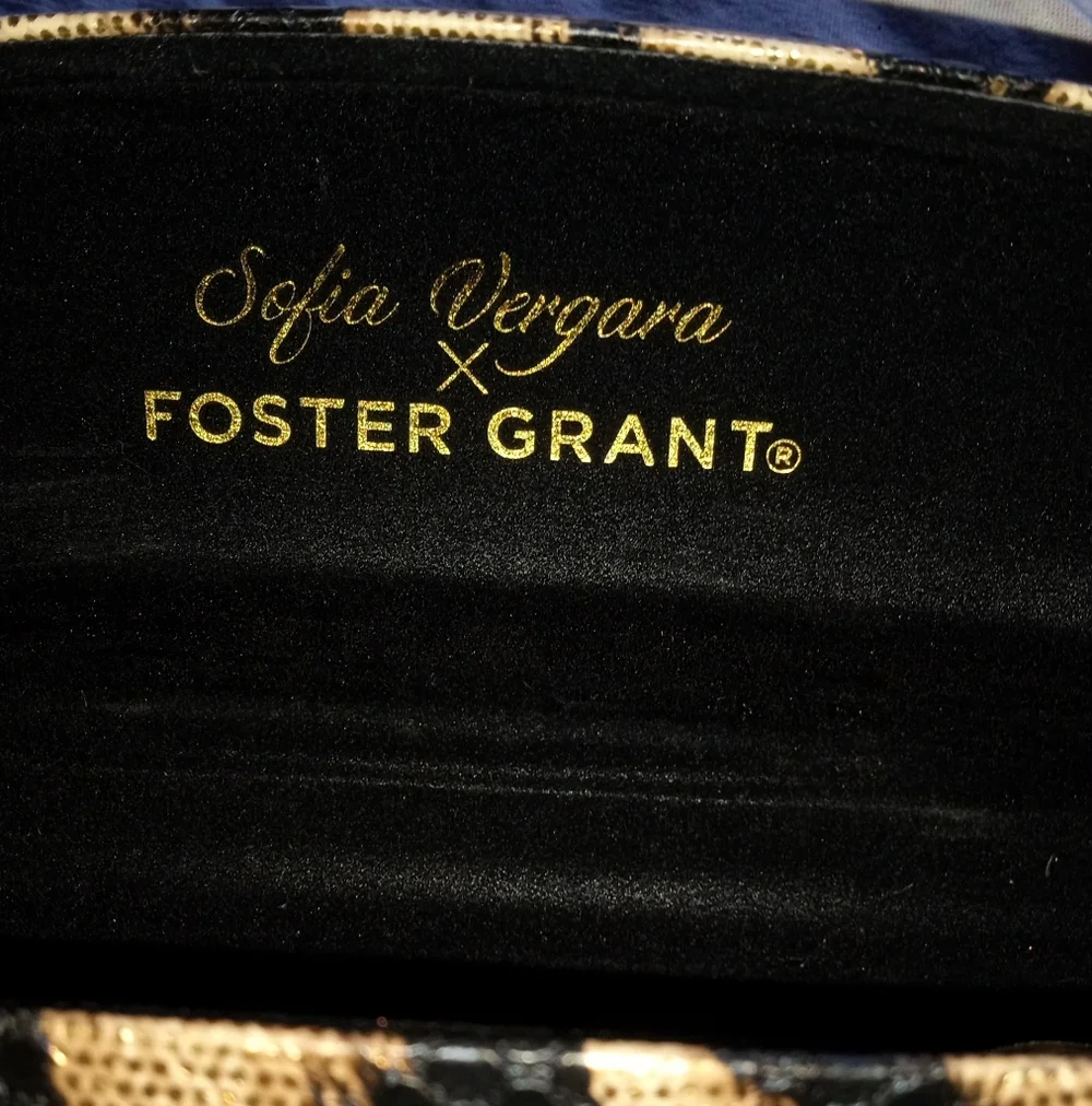 Sunglasses Holder - Picture 3 of 4